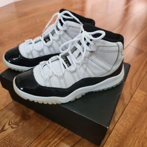 Jordan 11 Retro Unisex Sneakers